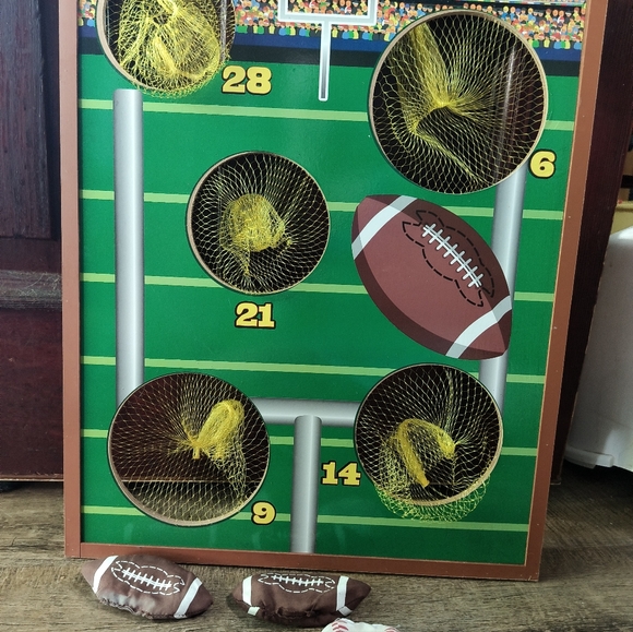 2-in-1 Football & Baseball Toss Game - Picture 2 of 7